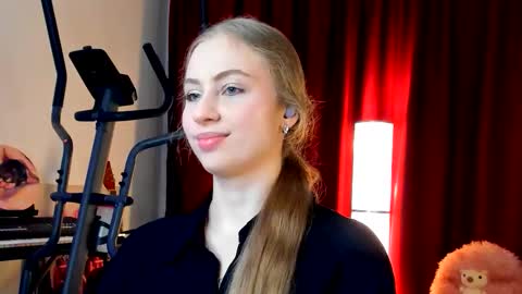 Ally    STREAMING ON TWITCH NOW Check my Twitter for updates online show from 09/26/25, 11:42