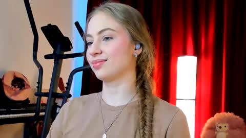 Ally    STREAMING ON TWITCH NOW Check my Twitter for updates online show from 10/08/25, 08:12