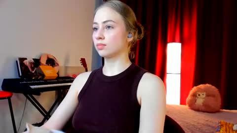 Ally    STREAMING ON TWITCH NOW Check my Twitter for updates online show from 11/13/25, 09:52