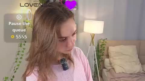 Snapshot of the_truewoman_show chatting on 06/11/26, 03:15 My name is Cynthia and Im very happy to see you in my sweet room online show from 06/11/26, 03:15