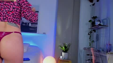 Snapshot of the_walkers_ chatting on 01/25/25, 12:05 walkers online show from 01/25/25, 12:05