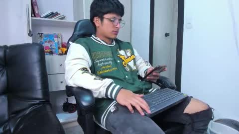 Snapshot of the_weed_guys chatting on 12/22/25, 02:30 Danny online show from 12/22/25, 02:30