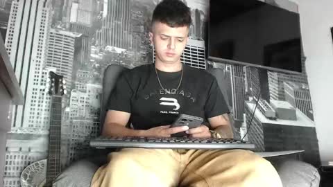Snapshot of theangelmiguel chatting on 12/18/24, 03:37 Miguel Angel online show from 12/18/24, 03:37