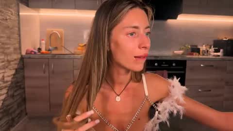 Snapshot of thearte1 chatting on 09/19/25, 05:35 J online show from 09/19/25, 05:35