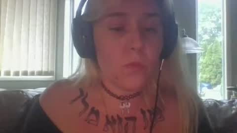 Snapshot of theauroramae chatting on 06/29/26, 02:07 theauroramae - online show from 06/29/26, 02:07