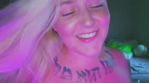 Snapshot of theauroramae chatting on 07/05/26, 03:13 theauroramae - online show from 07/05/26, 03:13