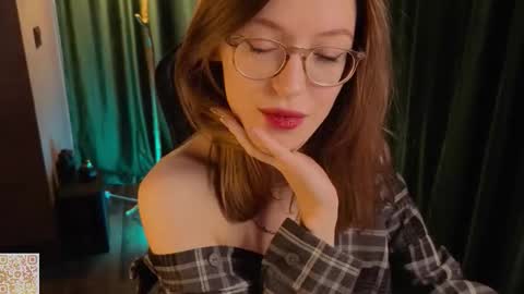 Snapshot of thebeautifulday chatting on 02/05/26, 10:09 Emma 3 online show from 02/05/26, 10:09