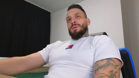 Snapshot of thebestmuscles chatting on 12/03/24, 05:23 John online show from 12/03/24, 05:23