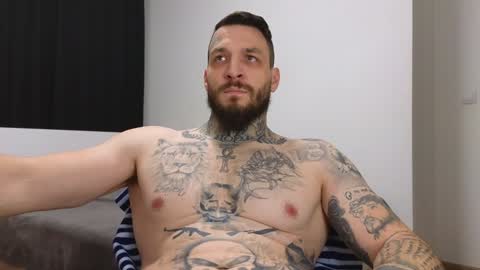 Snapshot of thebestmuscles chatting on 12/08/24, 03:02 John online show from 12/08/24, 03:02