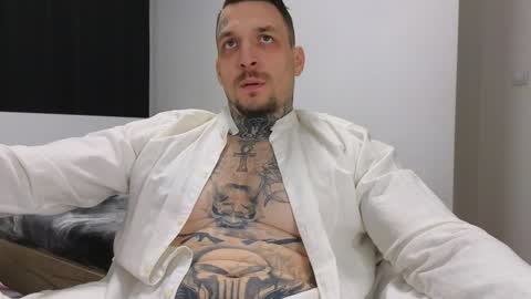 Snapshot of thebestmuscles chatting on 12/19/24, 02:35 John online show from 12/19/24, 02:35