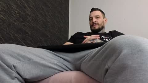 Snapshot of thebestmuscles chatting on 02/06/25, 10:26 John online show from 02/06/25, 10:26