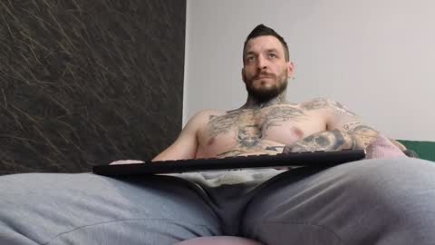 Snapshot of thebestmuscles chatting on 02/07/25, 11:01 John online show from 02/07/25, 11:01