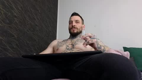 Snapshot of thebestmuscles chatting on 02/09/25, 02:18 John online show from 02/09/25, 02:18