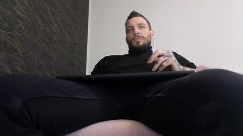 Snapshot of thebestmuscles chatting on 02/19/25, 09:28 John online show from 02/19/25, 09:28