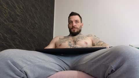 Snapshot of thebestmuscles chatting on 02/20/25, 07:45 John online show from 02/20/25, 07:45