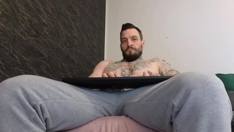 Snapshot of thebestmuscles chatting on 02/25/25, 10:37 John online show from 02/25/25, 10:37