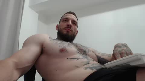 Snapshot of thebestmuscles chatting on 10/06/25, 07:55 John online show from 10/06/25, 07:55