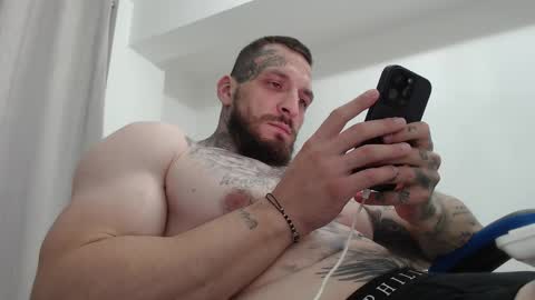 Snapshot of thebestmuscles chatting on 10/08/25, 07:00 John online show from 10/08/25, 07:00