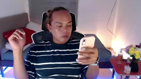 Snapshot of thebitch_cowbell chatting on 09/14/25, 04:17 thebitch_cowbell online show from 09/14/25, 04:17