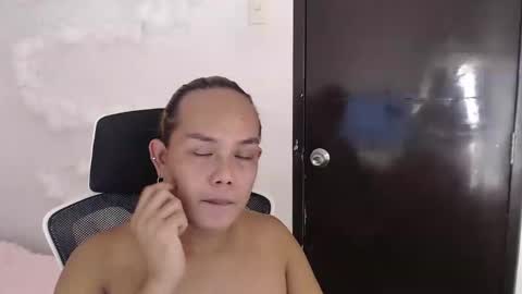 Snapshot of thebitch_cowbell chatting on 10/13/25, 10:59 thebitch_cowbell online show from 10/13/25, 10:59