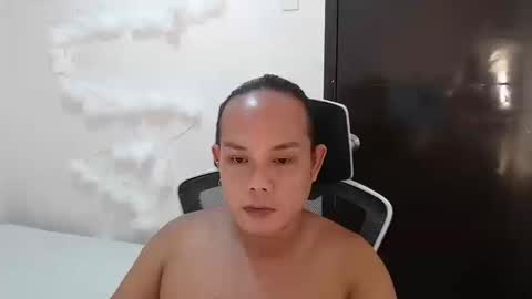 Snapshot of thebitch_cowbell chatting on 10/14/25, 02:40 thebitch_cowbell online show from 10/14/25, 02:40