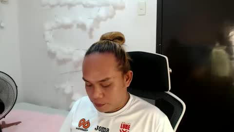 Snapshot of thebitch_cowbell chatting on 10/17/25, 07:38 thebitch_cowbell online show from 10/17/25, 07:38