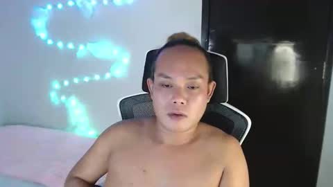 Snapshot of thebitch_cowbell chatting on 10/27/25, 09:08 thebitch_cowbell online show from 10/27/25, 09:08