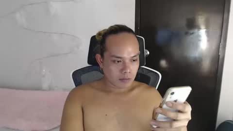 Snapshot of thebitch_cowbell chatting on 11/04/25, 08:24 thebitch_cowbell online show from 11/04/25, 08:24