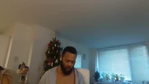 Snapshot of theblacklordmaster chatting on 12/15/25, 05:06 theblacklordmaster online show from 12/15/25, 05:06