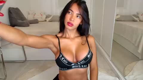 Snapshot of thebluelagoon30 chatting on 10/21/25, 02:34 valeria online show from 10/21/25, 02:34