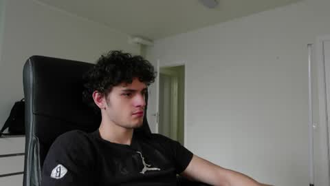 Snapshot of thebrad_holloway chatting on 04/11/26, 12:20 Thebrad H online show from 04/11/26, 12:20