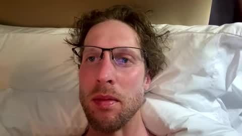 Snapshot of thebrick11 chatting on 04/21/26, 03:13 thebrick11 online show from 04/21/26, 03:13