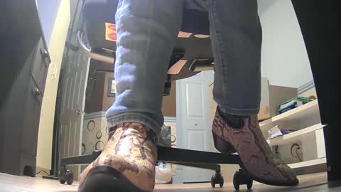 Snapshot of thecowboy_74 chatting on 10/25/25, 03:36 thecowboy_74 online show from 10/25/25, 03:36