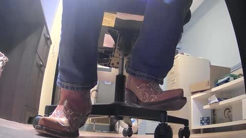 Snapshot of thecowboy_74 chatting on 11/02/25, 03:42 thecowboy_74 online show from 11/02/25, 03:42