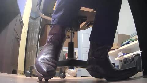 Snapshot of thecowboy_74 chatting on 12/04/25, 12:42 thecowboy_74 online show from 12/04/25, 12:42