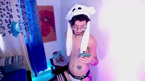 Snapshot of thedoll_ethan chatting on 03/20/26, 04:45 ethan online show from 03/20/26, 04:45