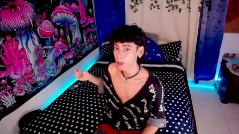 Snapshot of thedoll_ethan chatting on 04/08/26, 04:01 ethan online show from 04/08/26, 04:01