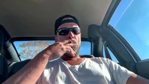 Snapshot of thedonald911 chatting on 10/05/25, 06:28 Carter Bates online show from 10/05/25, 06:28