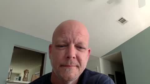 Snapshot of thedoug07 chatting on 04/25/26, 10:07 thedoug07 online show from 04/25/26, 10:07