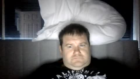 Snapshot of thedude20x chatting on 08/05/26, 04:32 thedude20x online show from 08/05/26, 04:32
