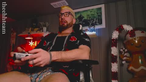 Snapshot of theehhteam chatting on 12/09/24, 01:40 H online show from 12/09/24, 01:40