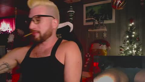 Snapshot of theehhteam chatting on 12/13/24, 11:17 H online show from 12/13/24, 11:17