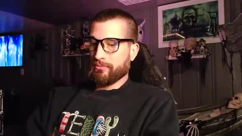 Snapshot of theehhteam chatting on 10/27/25, 07:07 H online show from 10/27/25, 07:07