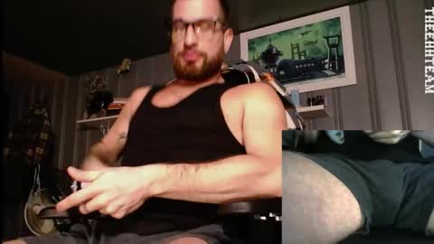 Snapshot of theehhteam chatting on 11/14/25, 08:18 H online show from 11/14/25, 08:18