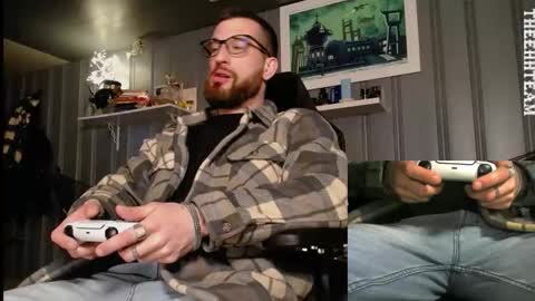 Snapshot of theehhteam chatting on 11/17/25, 08:58 H online show from 11/17/25, 08:58