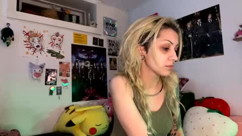 Snapshot of theeking_venus chatting on 12/22/24, 03:00 KIng Venus online show from 12/22/24, 03:00