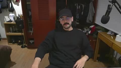 Snapshot of thefckingwolf chatting on 12/18/24, 03:37 Wolf Independent model online show from 12/18/24, 03:37