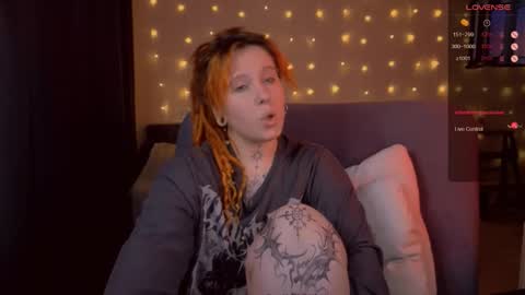 Snapshot of thefullredmoon chatting on 02/16/26, 01:24 Moon online show from 02/16/26, 01:24