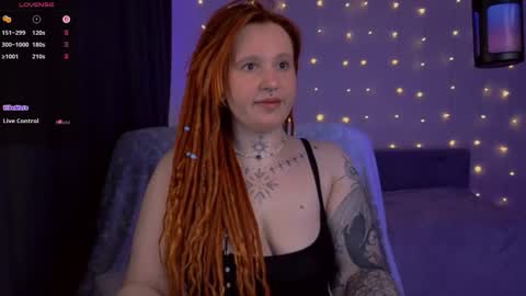 Snapshot of thefullredmoon chatting on 03/25/26, 04:18 Moon online show from 03/25/26, 04:18