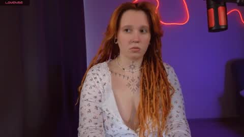 Snapshot of thefullredmoon chatting on 04/07/26, 10:59 Moon online show from 04/07/26, 10:59